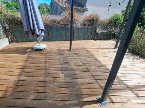 Terrasse en bois : terrasse en bois posée sous une pergola, photo 5