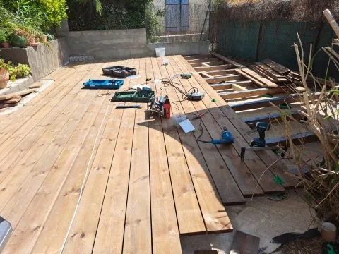 Terrasse en bois : terrasse en bois posée sous une pergola, photo 7